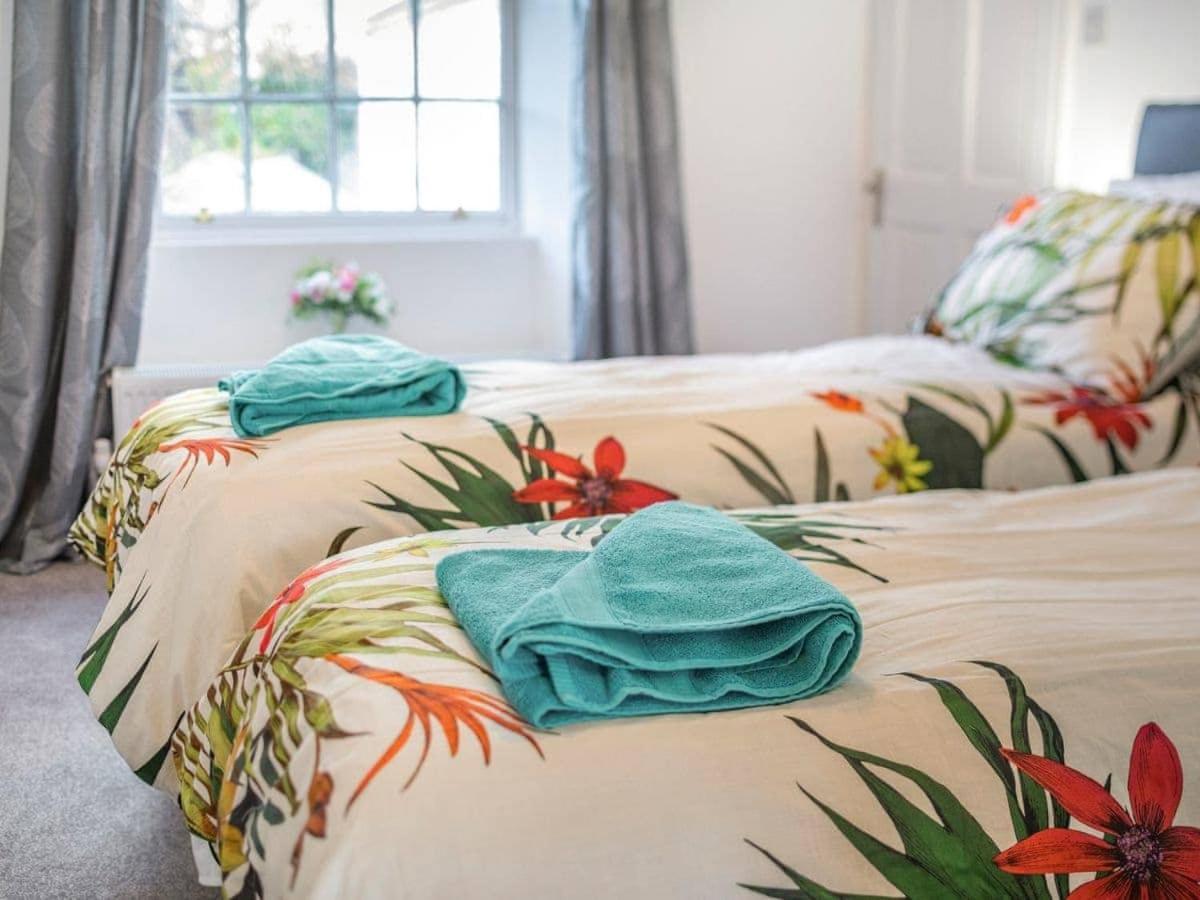 Lovely Heather House 1 King 1 Double 4 Single Beds Holiday home Torquay