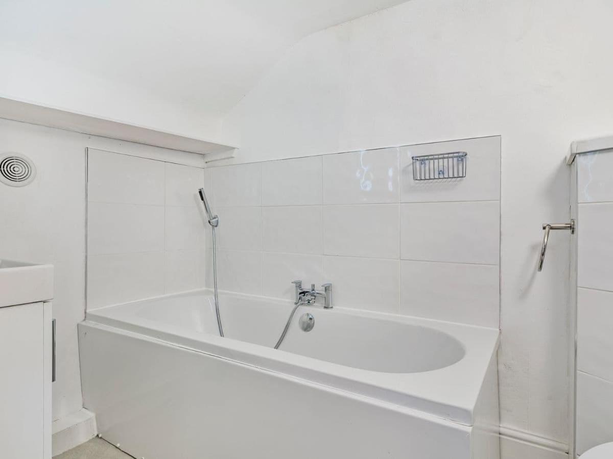 Lovely Heather House 1 King 1 Double 4 Single Beds Holiday home Torquay